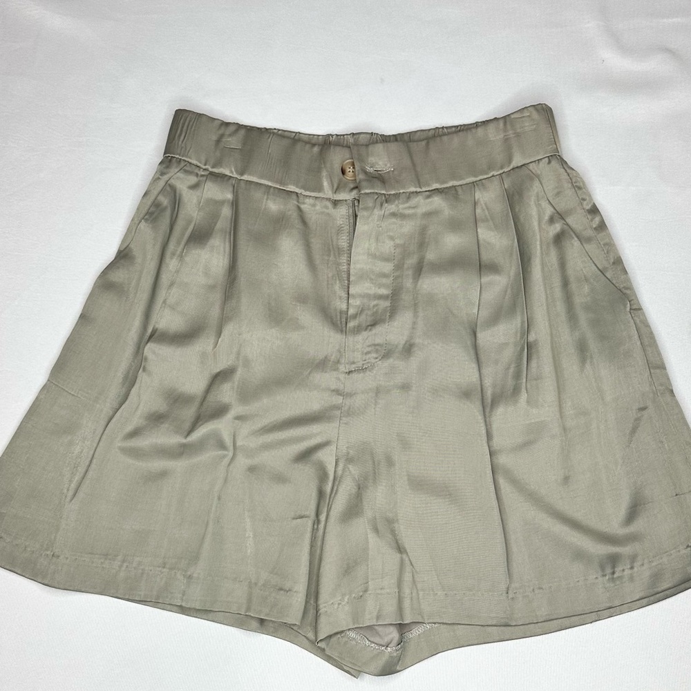 ⸻

Sans Souci Olive Green High-Waisted Shorts –